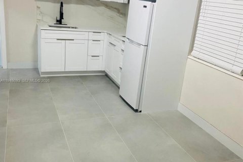 House in Fort Lauderdale, Florida 4 bedrooms, 136.38 sq.m. № 2002438 - photo 3