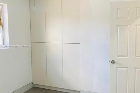 House in Fort Lauderdale, Florida 4 bedrooms, 136.38 sq.m. № 2002438 - photo 4