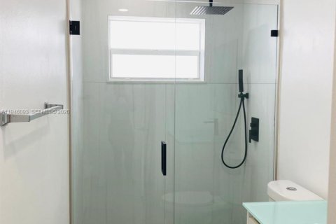 House in Fort Lauderdale, Florida 4 bedrooms, 136.38 sq.m. № 2002438 - photo 6