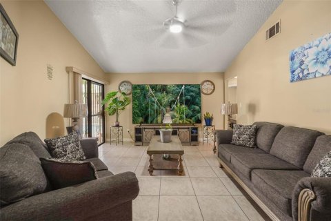 Villa ou maison à vendre à Kissimmee, Floride: 4 chambres, 179.3 m2 № 2227219 - photo 9