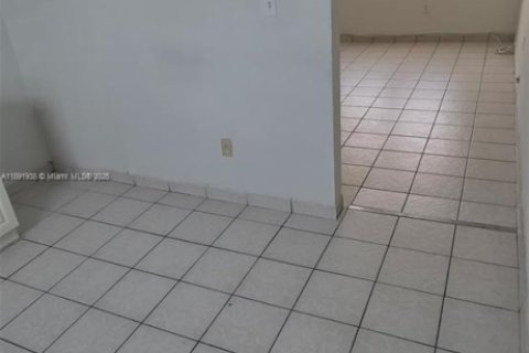 Appartement à louer à Hialeah, Floride: 2 chambres, 425.49 m2 № 1943931 - photo 17
