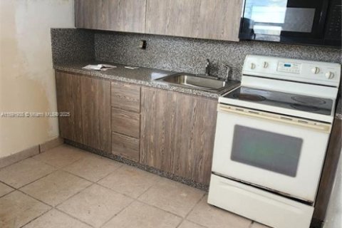 Appartement à louer à Hialeah, Floride: 2 chambres, 425.49 m2 № 1943931 - photo 2