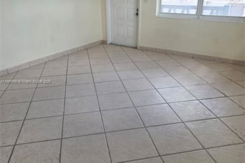 Appartement à louer à Hialeah, Floride: 2 chambres, 425.49 m2 № 1943931 - photo 24