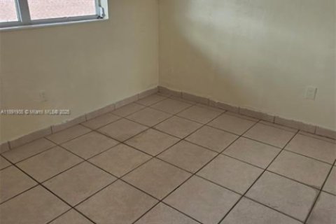 Appartement à louer à Hialeah, Floride: 2 chambres, 425.49 m2 № 1943931 - photo 28
