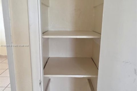 Appartement à louer à Hialeah, Floride: 2 chambres, 425.49 m2 № 1943931 - photo 11