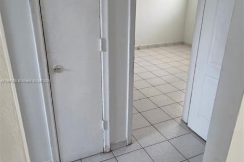 Appartement à louer à Hialeah, Floride: 2 chambres, 425.49 m2 № 1943931 - photo 18