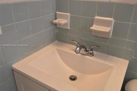 Appartement à louer à Hialeah, Floride: 2 chambres, 425.49 m2 № 1943931 - photo 13