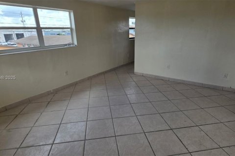 Appartement à louer à Hialeah, Floride: 2 chambres, 425.49 m2 № 1943931 - photo 20