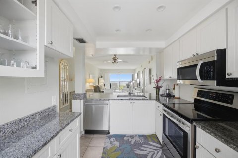 Condo in Saint Petersburg, Florida, 2 bedrooms  № 2214039 - photo 8