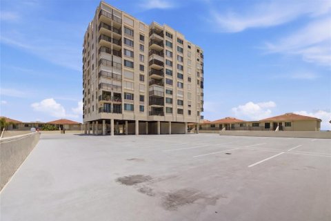 Condo in Saint Petersburg, Florida, 2 bedrooms  № 2214039 - photo 19