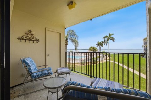 Condo in Saint Petersburg, Florida, 2 bedrooms  № 2214039 - photo 4
