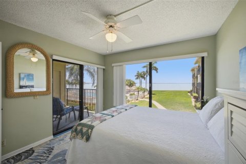 Condo in Saint Petersburg, Florida, 2 bedrooms  № 2214039 - photo 11