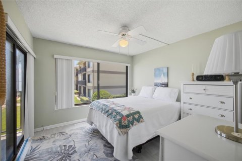 Condo in Saint Petersburg, Florida, 2 bedrooms  № 2214039 - photo 10