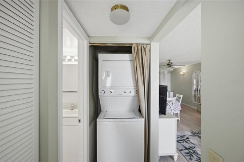Condo in Saint Petersburg, Florida, 2 bedrooms  № 2214039 - photo 17