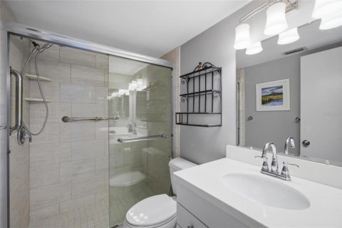 Condo in Saint Petersburg, Florida, 2 bedrooms  № 2214039 - photo 16