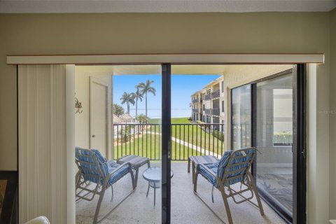 Condo in Saint Petersburg, Florida, 2 bedrooms  № 2214039 - photo 18