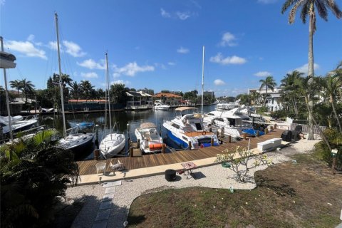Villa ou maison à louer à Fort Lauderdale, Floride: 1 chambre, 1133.5 m2 № 1171087 - photo 1