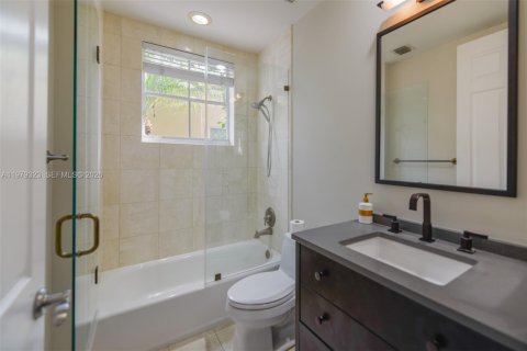 Купить виллу или дом в Холливуд, Флорида 4 спальни, 247.12м2, № 2046321 - фото 13