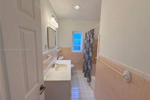 Villa ou maison à louer à Miami, Floride: 3 chambres, 122.63 m2 № 1963018 - photo 9