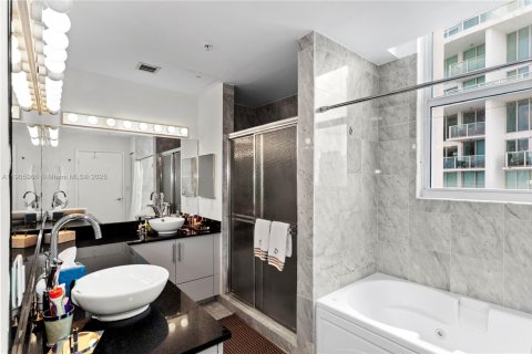 Condo in Miami, Florida, 3 bedrooms  № 2081987 - photo 12