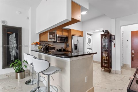 Condo in Miami, Florida, 3 bedrooms  № 2081987 - photo 7