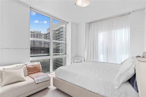 Condo in Miami, Florida, 3 bedrooms  № 2081987 - photo 13