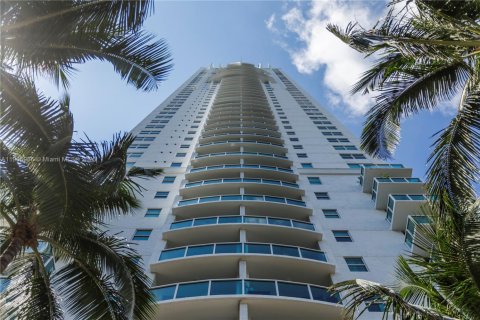 Condo in Miami, Florida, 3 bedrooms  № 2081987 - photo 16