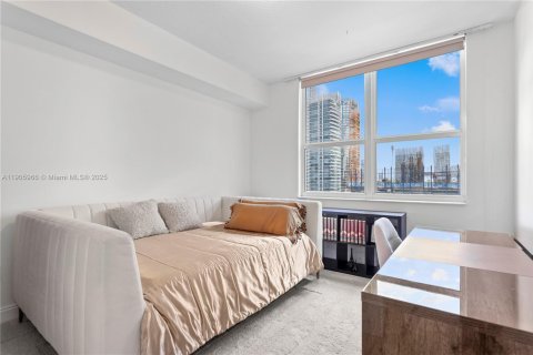 Condo in Miami, Florida, 3 bedrooms  № 2081987 - photo 15