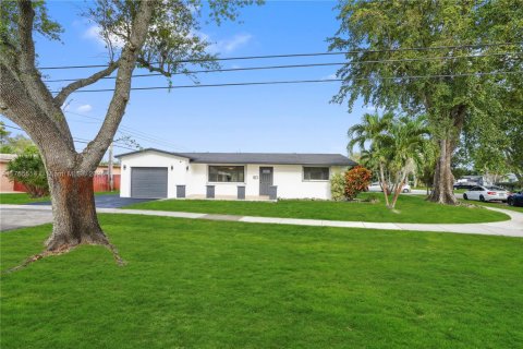 House in Cooper City, Florida 3 bedrooms, 143.44 sq.m. № 1875647 - photo 4