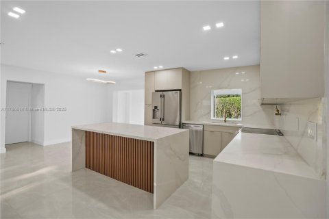 House in Cooper City, Florida 3 bedrooms, 143.44 sq.m. № 1875647 - photo 3