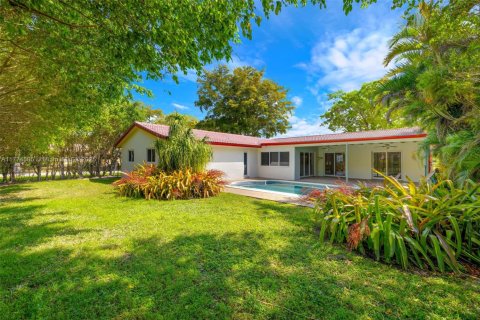 House in Coral Springs, Florida 5 bedrooms, 229.65 sq.m. № 1864925 - photo 3