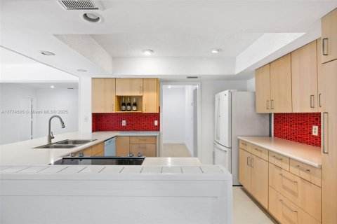 House in Coral Springs, Florida 5 bedrooms, 229.65 sq.m. № 1864925 - photo 8
