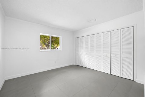 House in Coral Springs, Florida 5 bedrooms, 229.65 sq.m. № 1864925 - photo 18