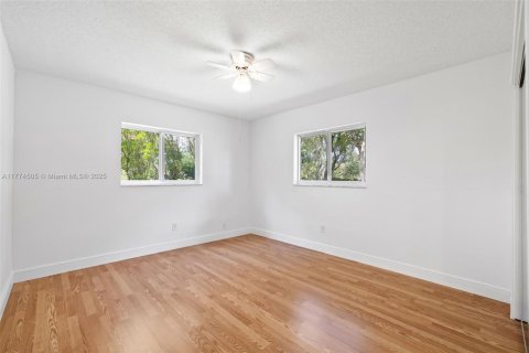 House in Coral Springs, Florida 5 bedrooms, 229.65 sq.m. № 1864925 - photo 17