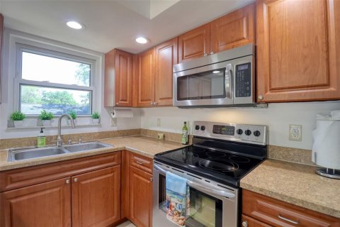 House in Tarpon Springs, Florida 3 bedrooms, 137.68 sq.m. № 1661938 - photo 11