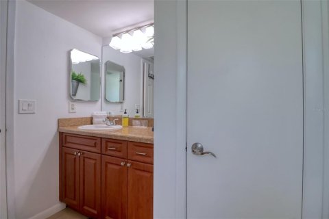 House in Tarpon Springs, Florida 3 bedrooms, 137.68 sq.m. № 1661938 - photo 21