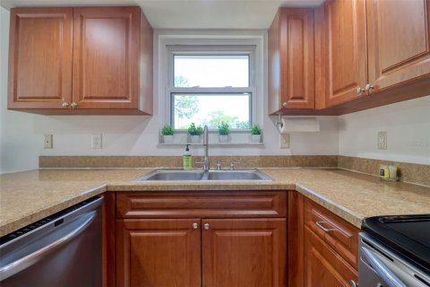 House in Tarpon Springs, Florida 3 bedrooms, 137.68 sq.m. № 1661938 - photo 12