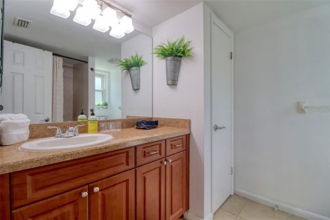 House in Tarpon Springs, Florida 3 bedrooms, 137.68 sq.m. № 1661938 - photo 19