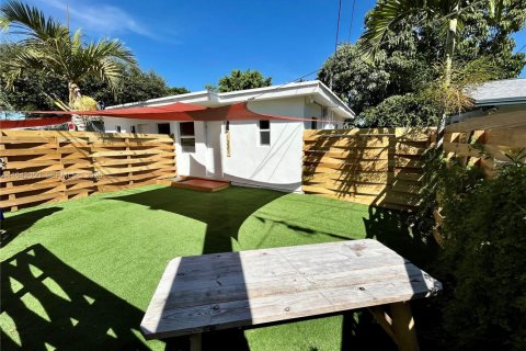 Immobilier commercial à vendre à Miami, Floride: 78.04 m2 № 1999022 - photo 7