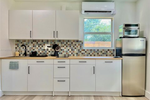 Immobilier commercial à vendre à Miami, Floride: 78.04 m2 № 1999022 - photo 10