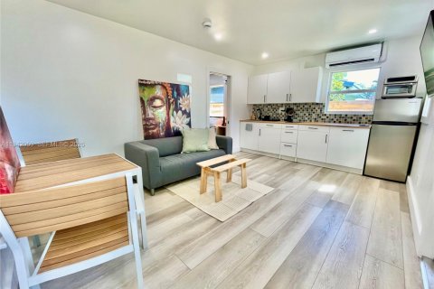 Immobilier commercial à vendre à Miami, Floride: 78.04 m2 № 1999022 - photo 3