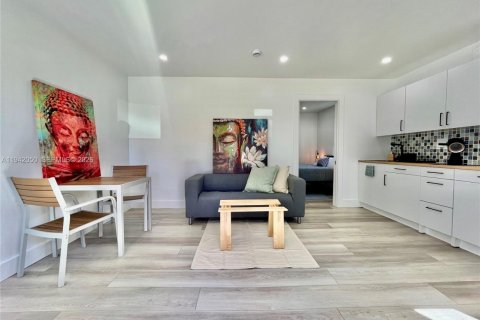 Immobilier commercial à vendre à Miami, Floride: 78.04 m2 № 1999022 - photo 9