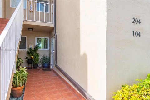 Condo in Miami, Florida, 3 bedrooms  № 1996117 - photo 19