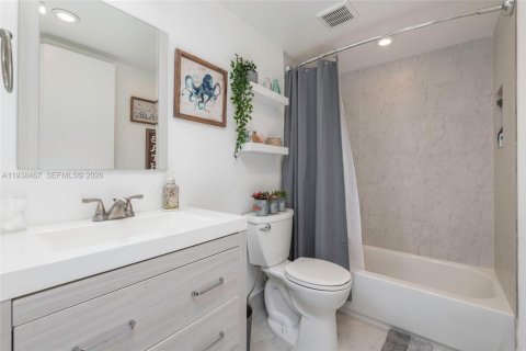 Condo in Miami, Florida, 3 bedrooms  № 1996117 - photo 12