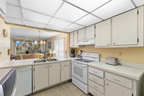 Copropriété à vendre à Naples, Floride: 2 chambres, 108.14 m2 № 2018711 - photo 18