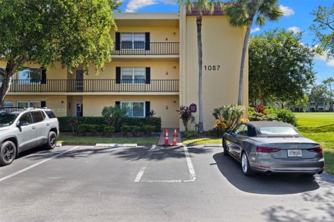 Condo à Naples, Floride, 2 chambres  № 2018711