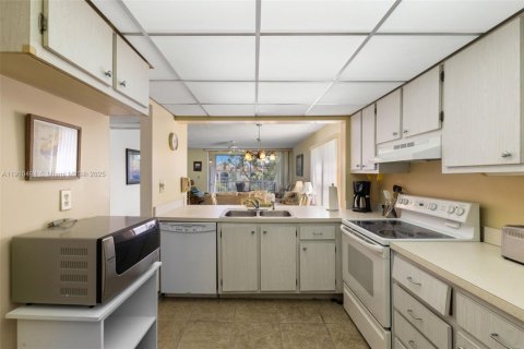Copropriété à vendre à Naples, Floride: 2 chambres, 108.14 m2 № 2018711 - photo 13