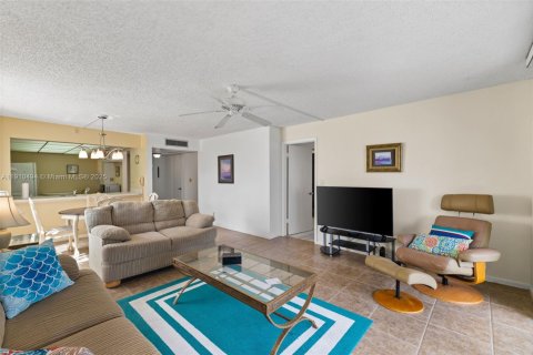 Copropriété à vendre à Naples, Floride: 2 chambres, 108.14 m2 № 2018711 - photo 8