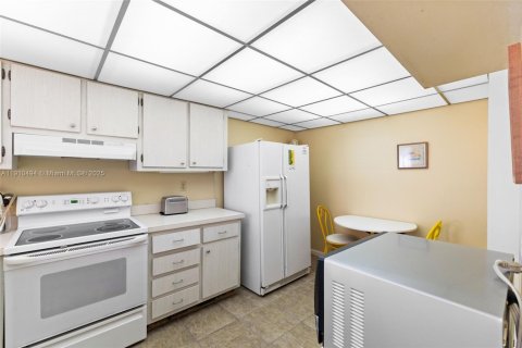Copropriété à vendre à Naples, Floride: 2 chambres, 108.14 m2 № 2018711 - photo 17
