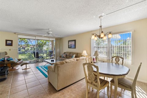 Copropriété à vendre à Naples, Floride: 2 chambres, 108.14 m2 № 2018711 - photo 7